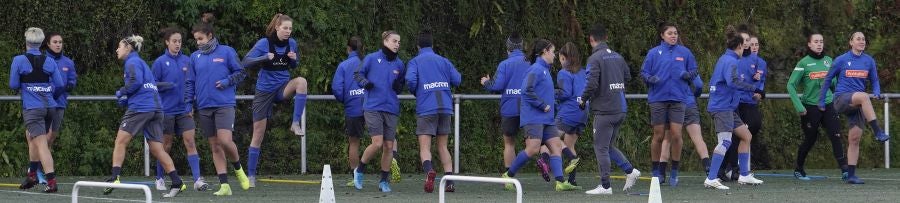 Las jugadoras de la Real Sociedad han completado en Zubieta un entrenamiento en el que han saboreado el Tambor de Oro. 