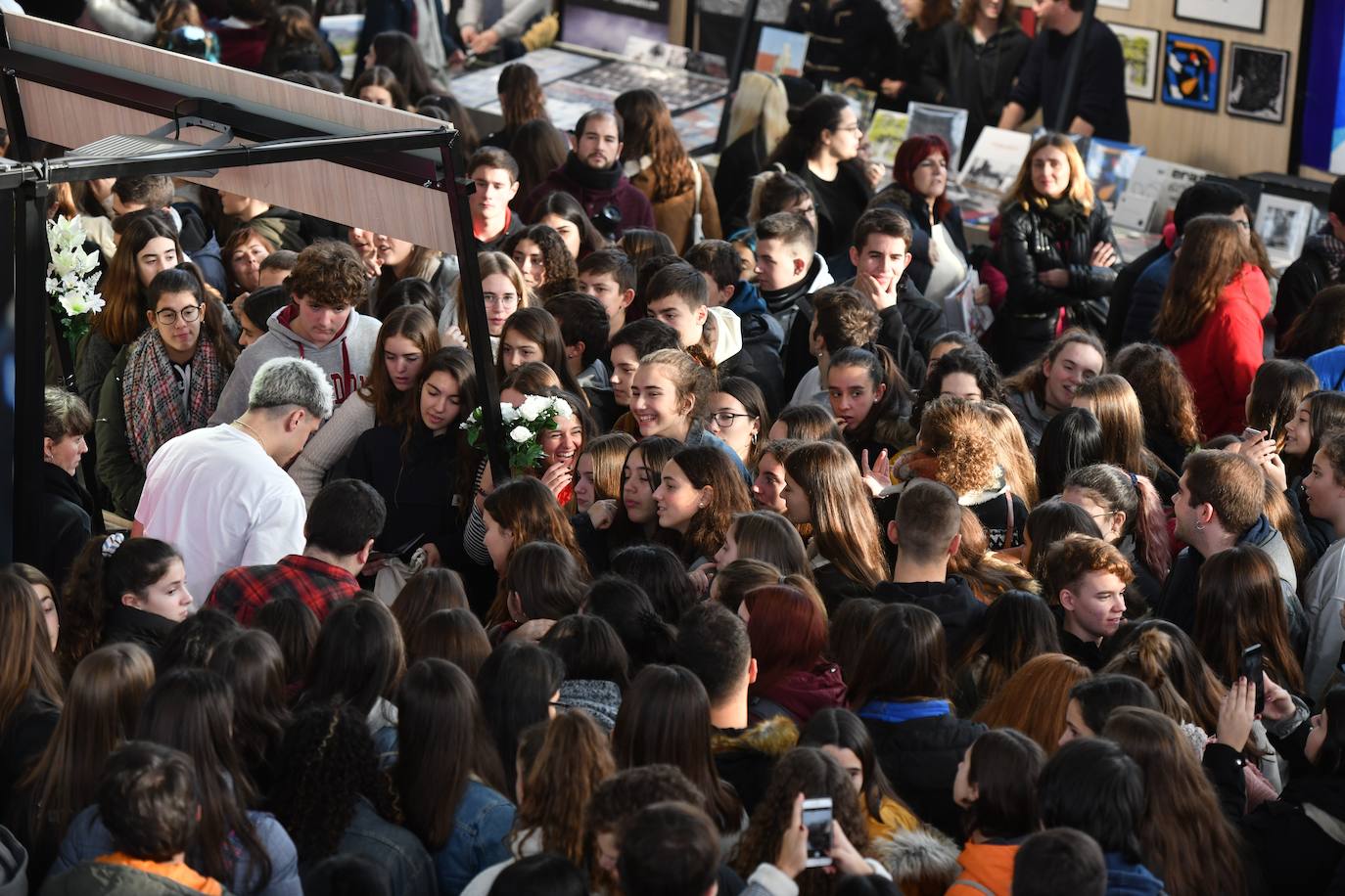 Fotos: Ikasleei zuzendutako jarduerekin hasi da 54. Durangoko Azoka