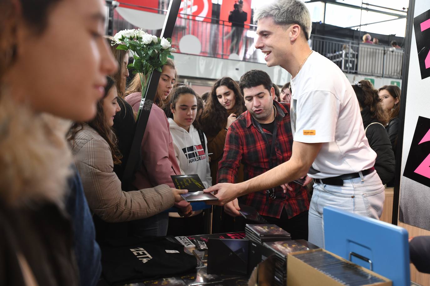 Fotos: Ikasleei zuzendutako jarduerekin hasi da 54. Durangoko Azoka