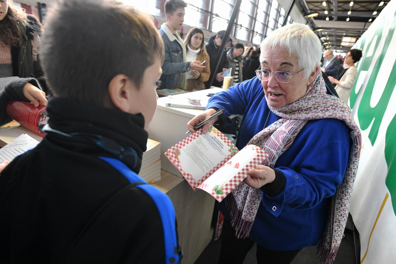 Fotos: Ikasleei zuzendutako jarduerekin hasi da 54. Durangoko Azoka