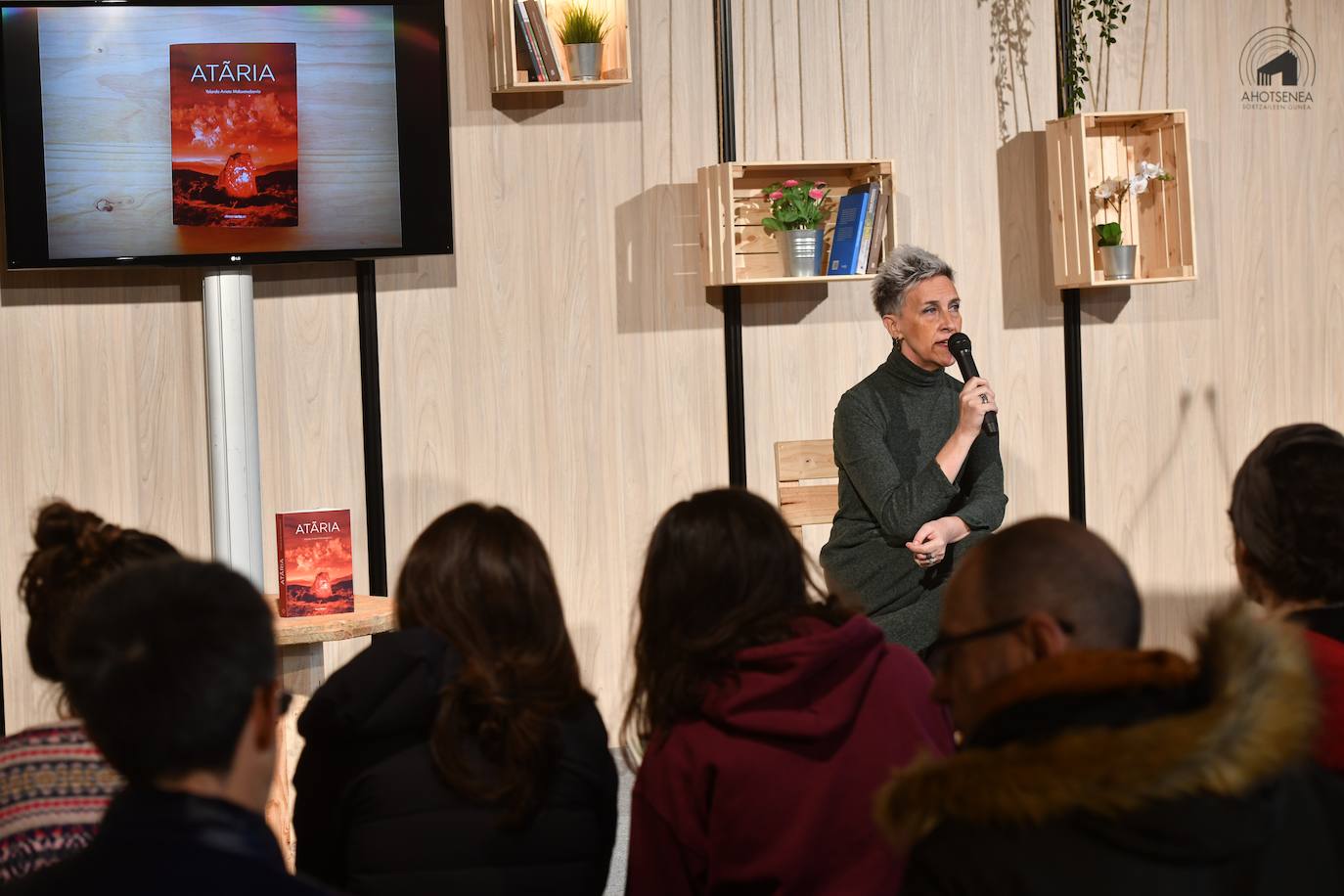 Fotos: Ikasleei zuzendutako jarduerekin hasi da 54. Durangoko Azoka