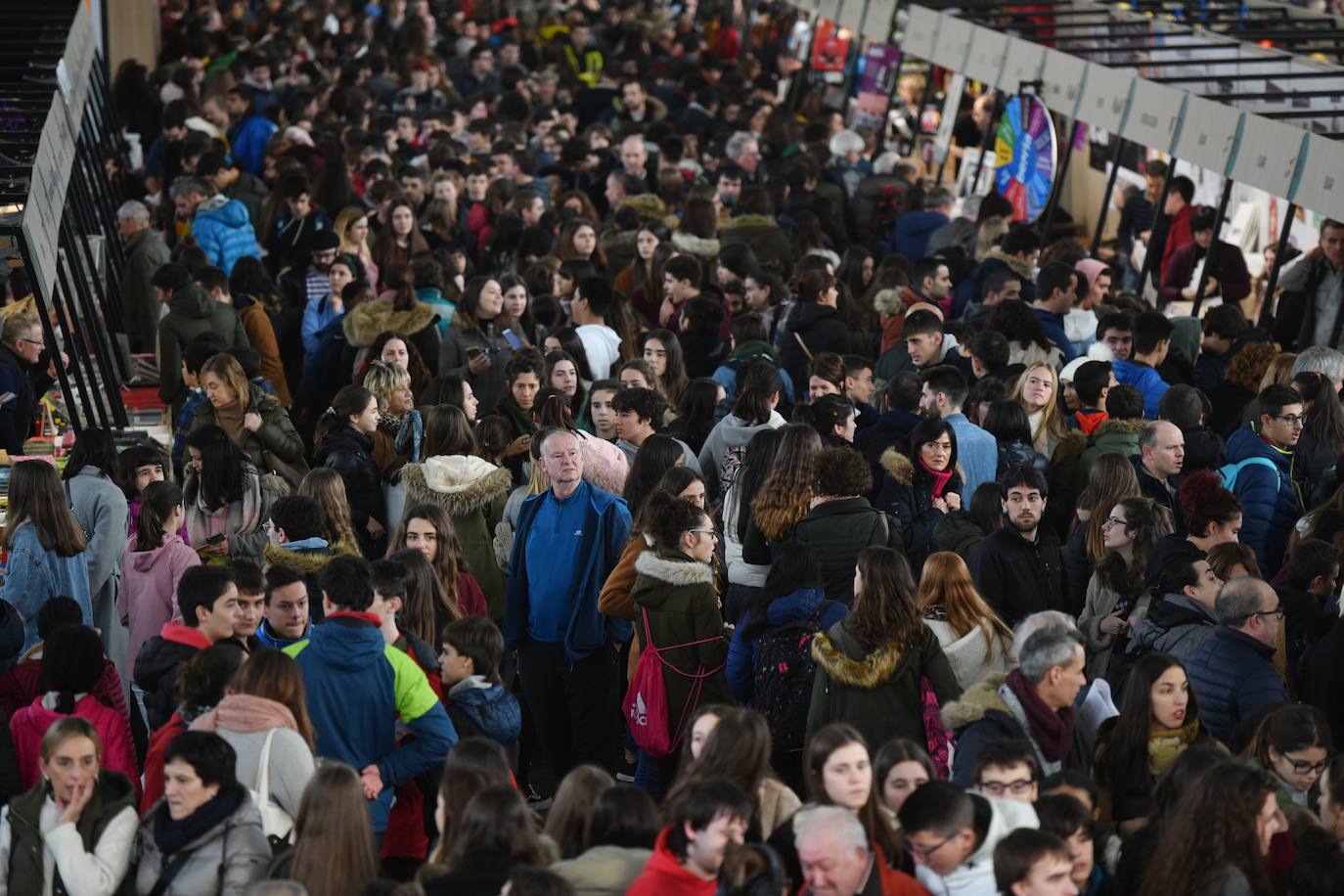 Fotos: Ikasleei zuzendutako jarduerekin hasi da 54. Durangoko Azoka
