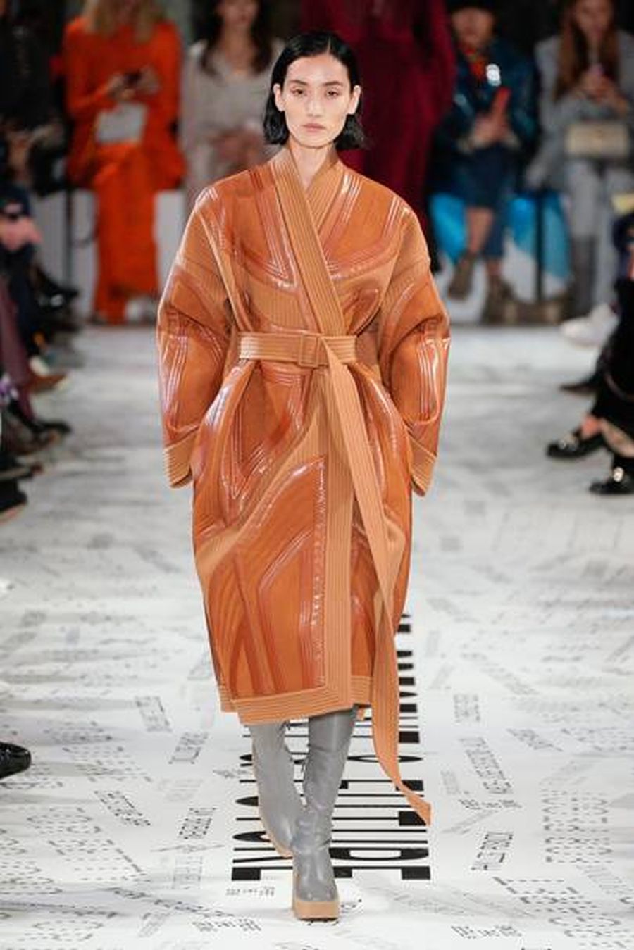 Naranja melocotón dispuesto a combinar con los negros y toda la gama de los tierra