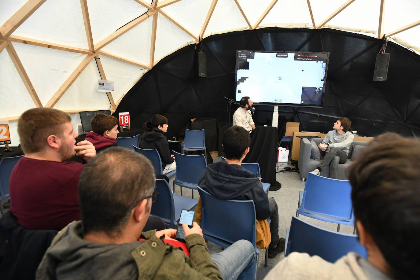 Fotos: Sormena bor-bor, Azokaren bigarren egunean