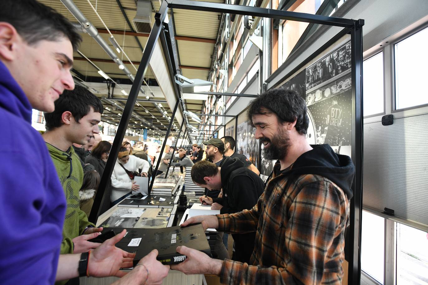 Fotos: Sormena bor-bor, Azokaren bigarren egunean