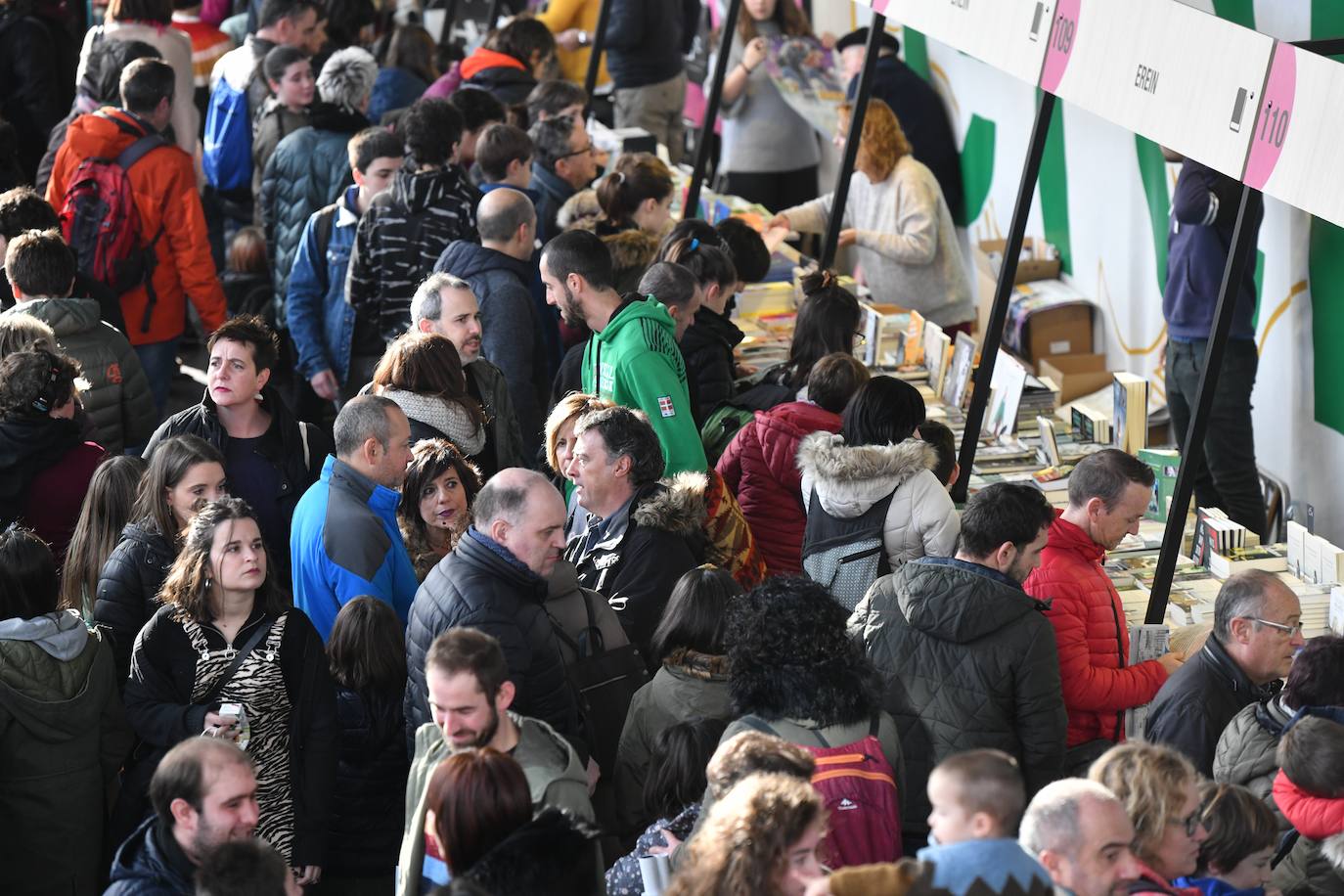 Fotos: Sormena bor-bor, Azokaren bigarren egunean