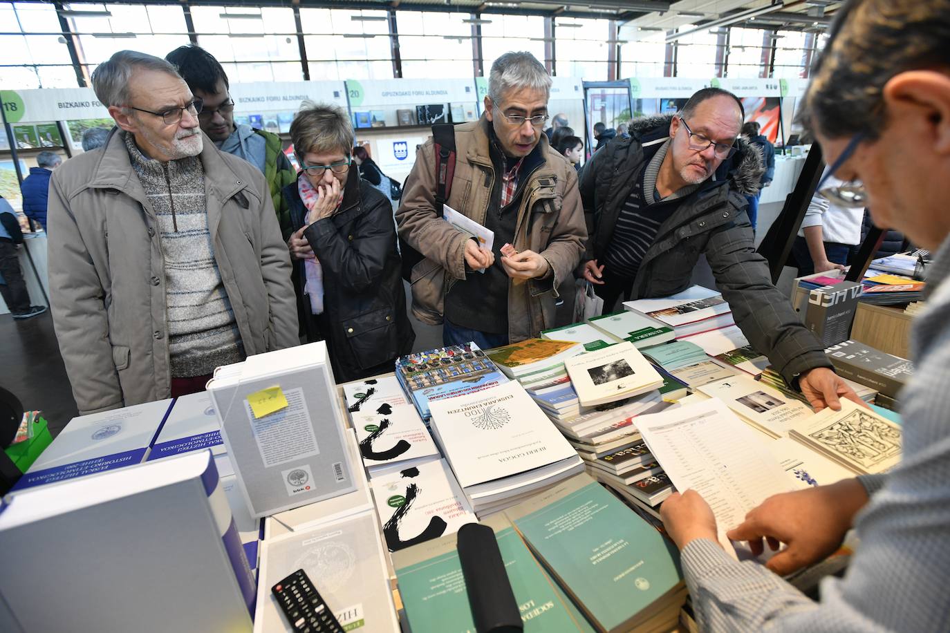 Fotos: Sormena bor-bor, Azokaren bigarren egunean