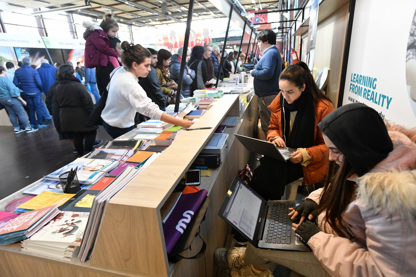 Fotos: Sormena bor-bor, Azokaren bigarren egunean