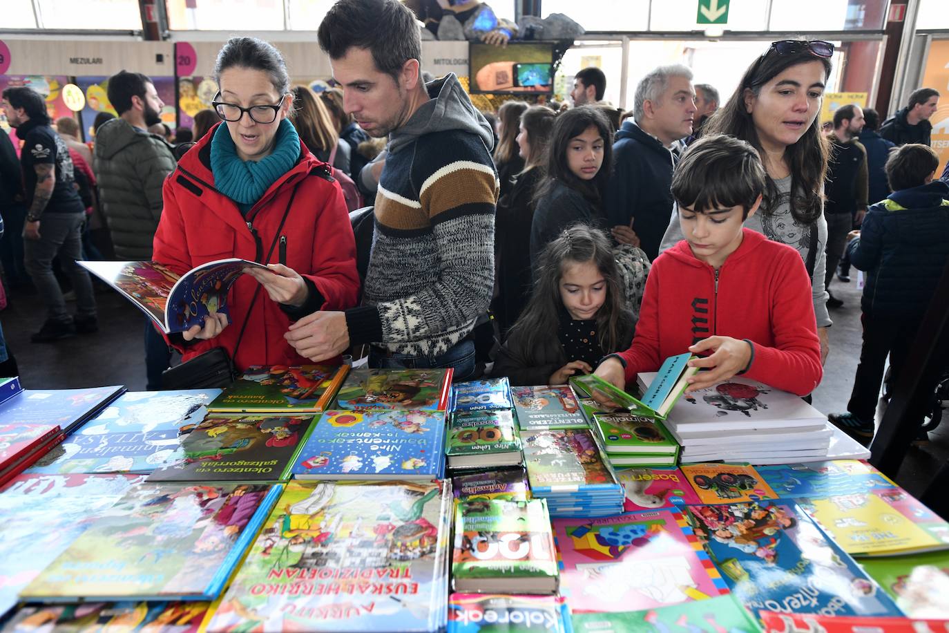 Fotos: Sormena bor-bor, Azokaren bigarren egunean