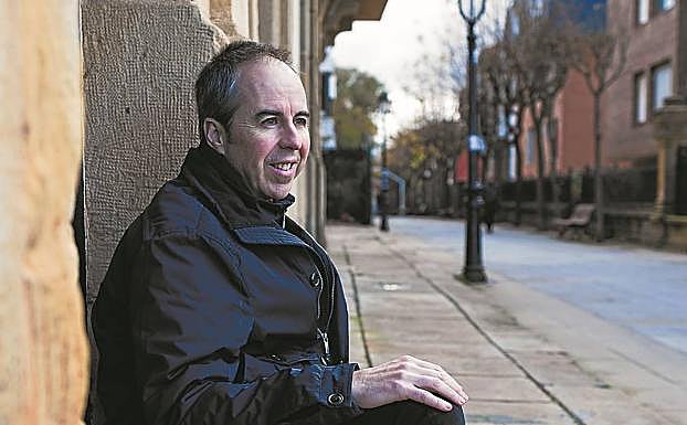 El escritor Unai Elorriaga presenta hoy en Durango su novela 'Iturria'.