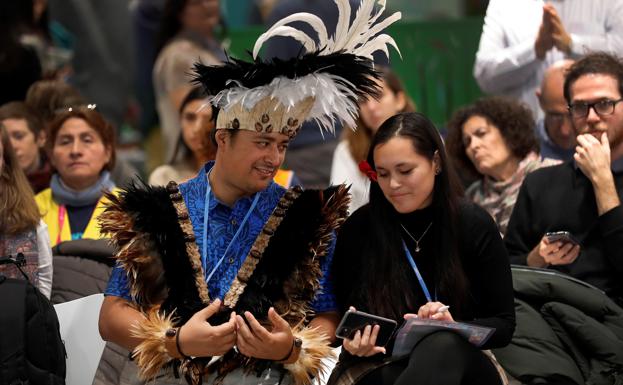 Indígenes asistentes a la COP25.