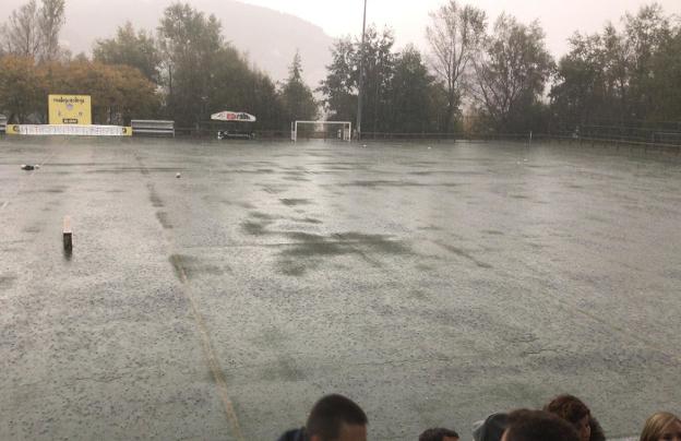 El campo de Matigoxotegi, inundado en un día de lluvia. Es una estampa habitual.