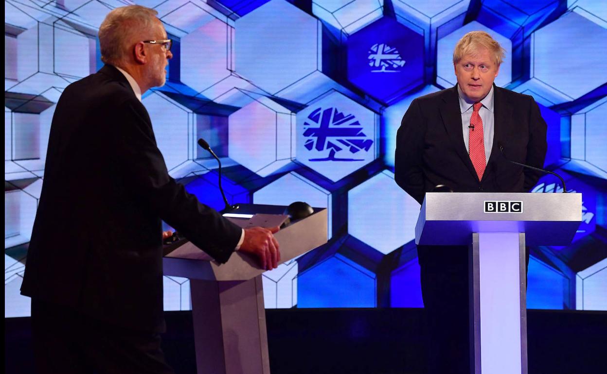 Jeremy Corbyn participa en el debate con Boris Johnson, este viernes.
