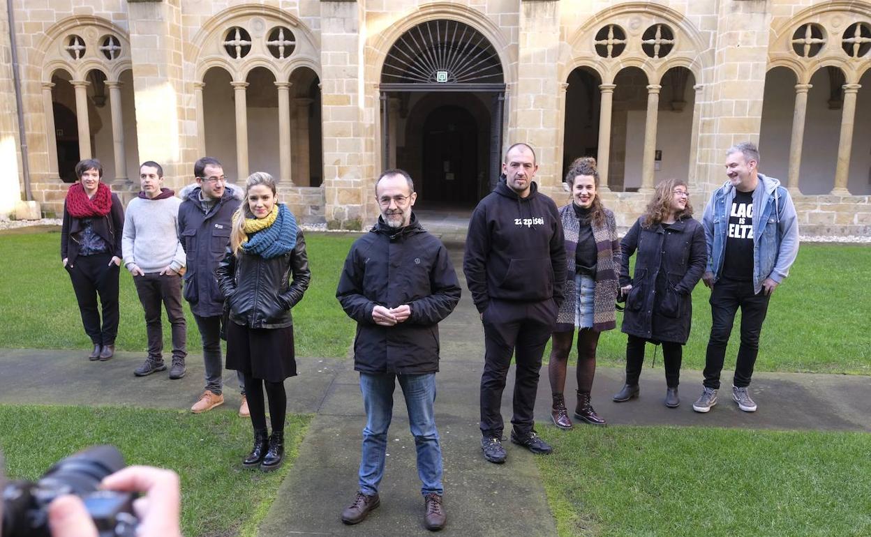 Bertsozaleak eta bertsolariak, larunbateko finalerako prest