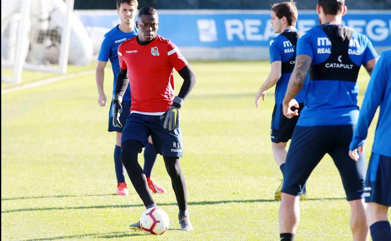 El portero ecuatoriano no ha convencido a los responsables deportivos de la Real Sociedad. 