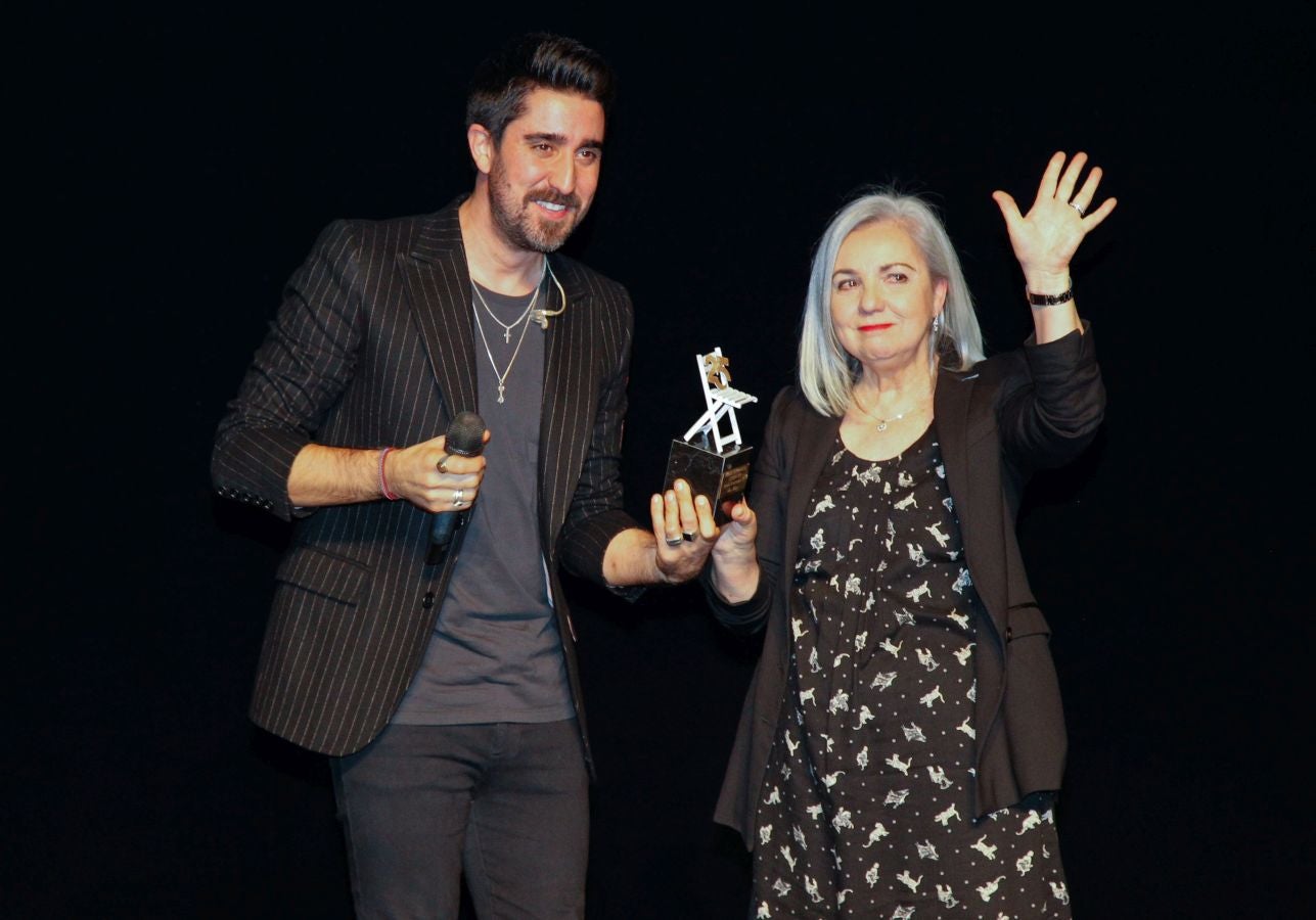 900 invitados asistieron a las Bodas de Plata de la televisión de Gipuzkoa donde las sorpresas, los momentos emotivos y los recuerdos inolvidables fueron protagonistas de 2 horas de evento y 21 destacados premiados entre los que destacaron La Oreja de Van Gogh, Álex Ubago, Ainhoa Arteta, Aizpea Goenaga, Bernardo Atxaga, Luis Arconada, Cayetano Martínez de Irujo, Juan Mari Arzak o Martín Berasategi