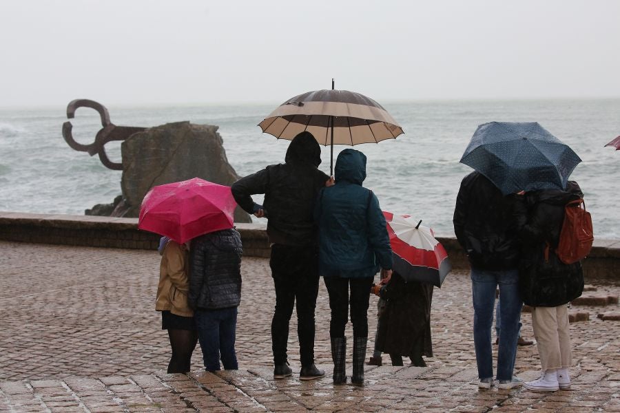 Aemet eleva a alerta naranja el aviso por olas para las próximas horas, aunque lo peor llegará el viernes