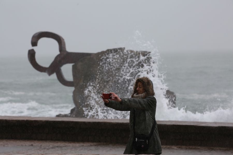 Aemet eleva a alerta naranja el aviso por olas para las próximas horas, aunque lo peor llegará el viernes