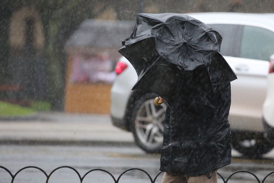 Aemet eleva a alerta naranja el aviso por olas para las próximas horas, aunque lo peor llegará el viernes