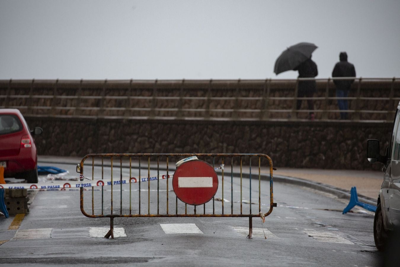 Olas de más de nueve metros ponen en jaque este viernes al litoral guipuzcoano