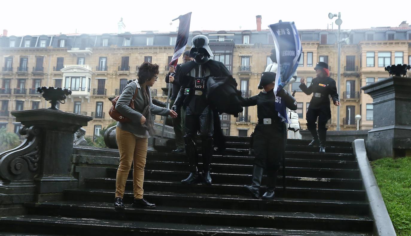 El miércoles el Victoria Eugenia acoge el preestreno de 'Star Wars, el ascenso de Skywalker', la nueva entrega de la serie, que también se anuncia como la última. La productora Disney lanza ese guiño al teatro y a la ciudad donde se estrenó el 17 de septiembre de 1977, dentro del Festival de Cine, 'La guerra de las galaxias', con presencia de sus protagonistas Harrison Ford y Carrie Fisher.