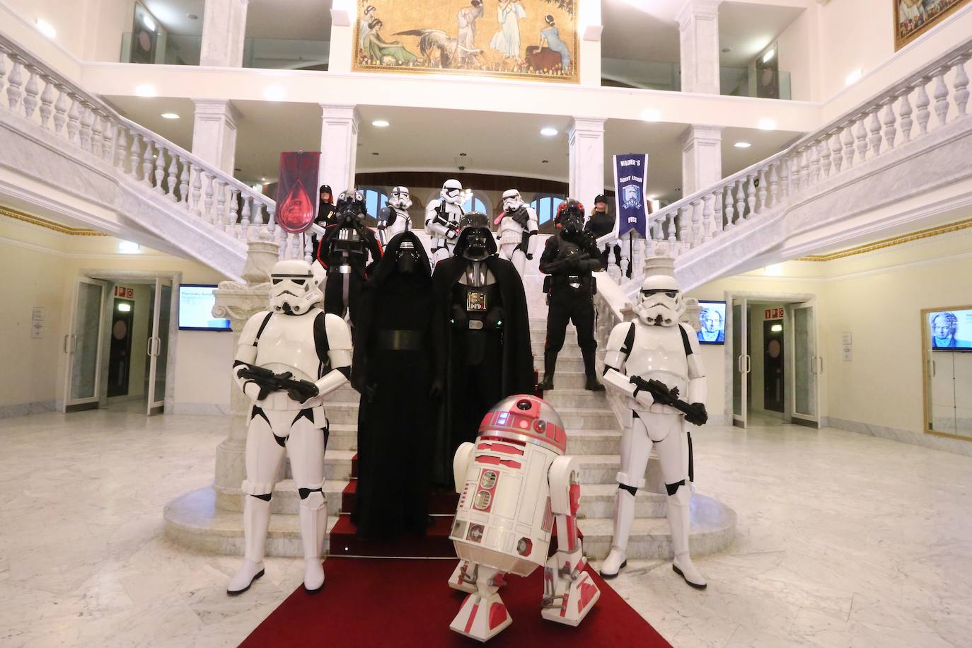 El miércoles el Victoria Eugenia acoge el preestreno de 'Star Wars, el ascenso de Skywalker', la nueva entrega de la serie, que también se anuncia como la última. La productora Disney lanza ese guiño al teatro y a la ciudad donde se estrenó el 17 de septiembre de 1977, dentro del Festival de Cine, 'La guerra de las galaxias', con presencia de sus protagonistas Harrison Ford y Carrie Fisher.