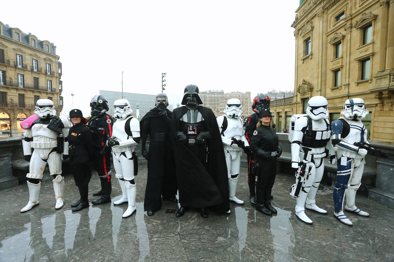 El miércoles el Victoria Eugenia acoge el preestreno de 'Star Wars, el ascenso de Skywalker', la nueva entrega de la serie, que también se anuncia como la última. La productora Disney lanza ese guiño al teatro y a la ciudad donde se estrenó el 17 de septiembre de 1977, dentro del Festival de Cine, 'La guerra de las galaxias', con presencia de sus protagonistas Harrison Ford y Carrie Fisher.