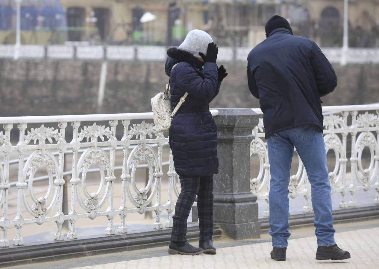 Las rachas de viento alcanzan los 135 km/ h y provocan numerosas incidencias