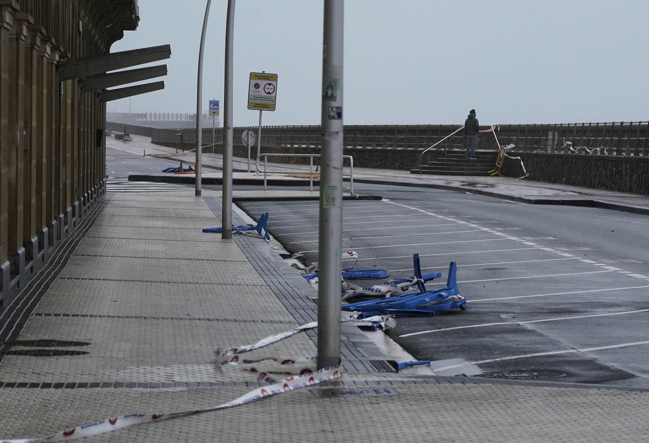 Las rachas de viento alcanzan los 135 km/ h y provocan numerosas incidencias