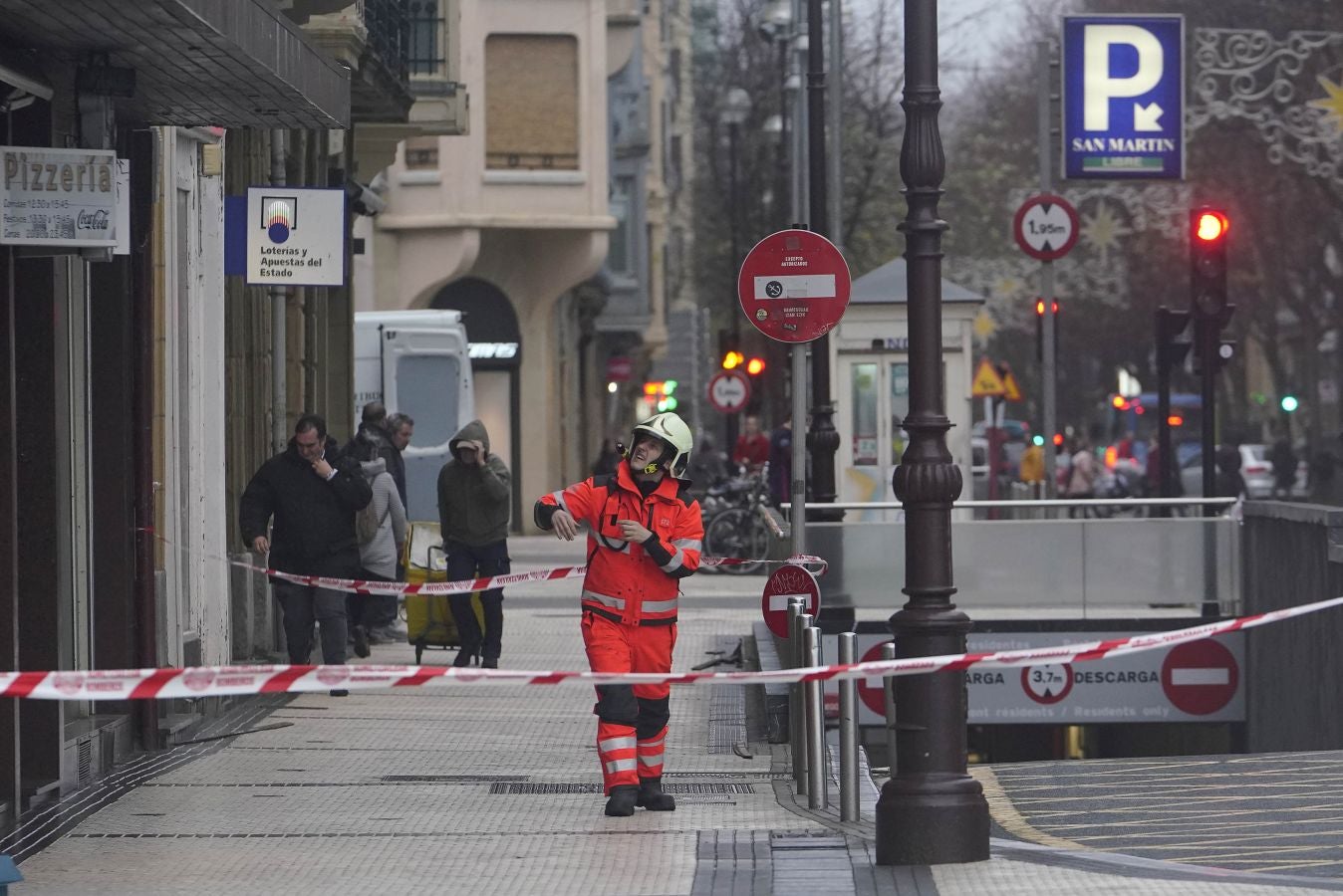 Las rachas de viento alcanzan los 135 km/ h y provocan numerosas incidencias
