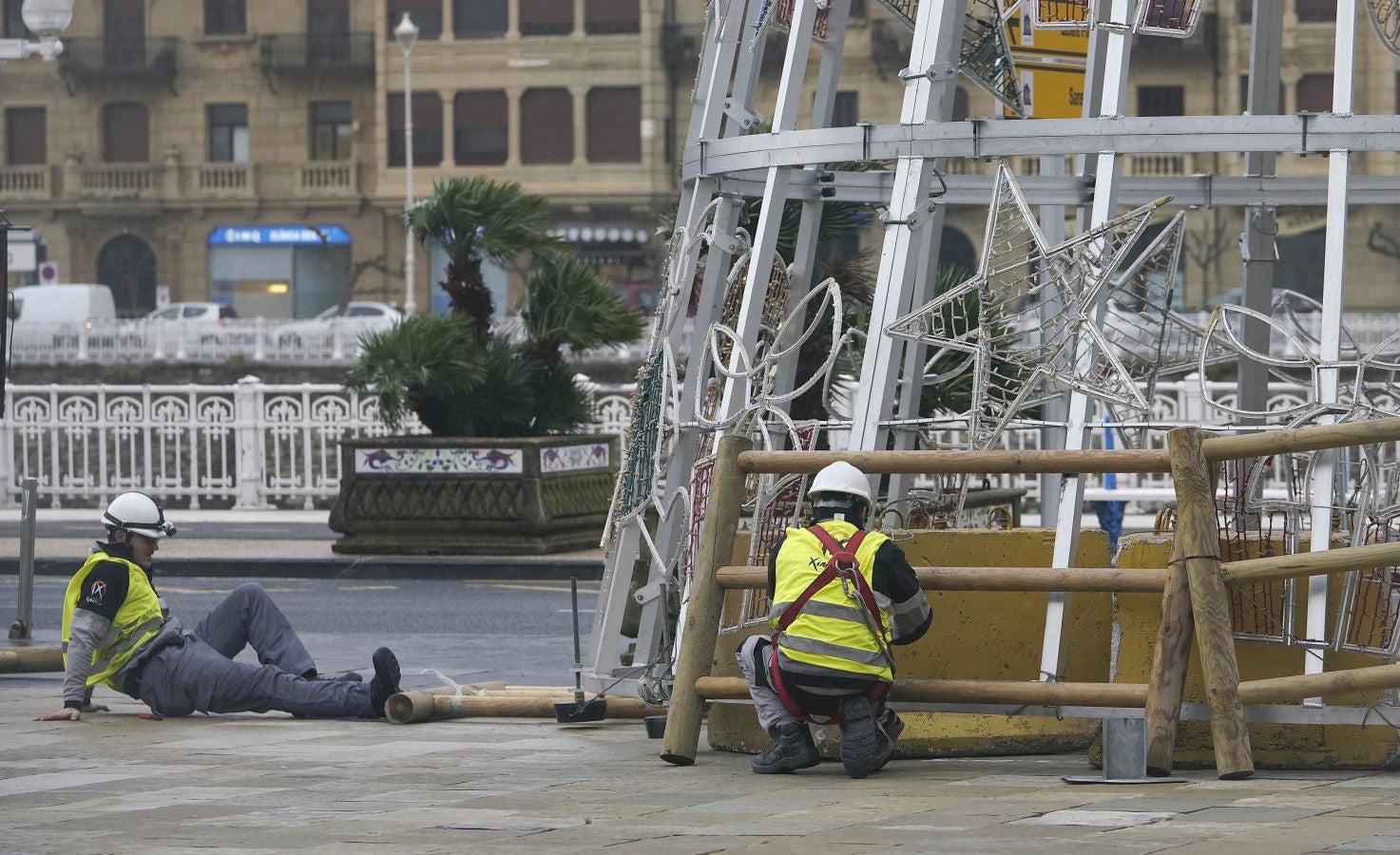 Las rachas de viento alcanzan los 135 km/ h y provocan numerosas incidencias