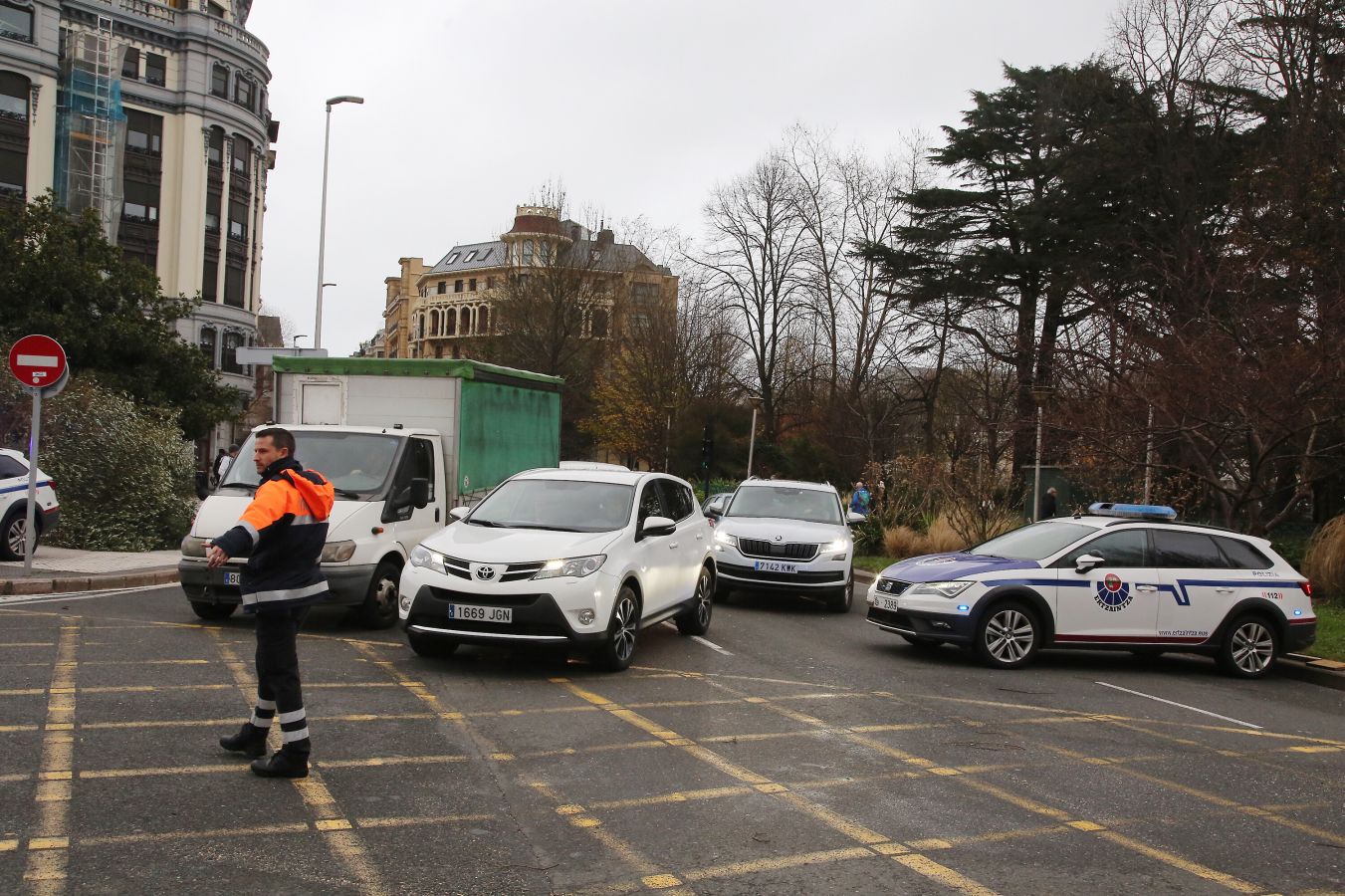 Las rachas de viento alcanzan los 135 km/ h y provocan numerosas incidencias