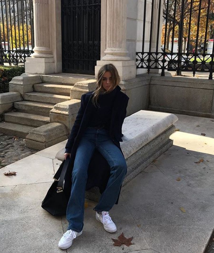 La hondarribitarra afincada en Madrid, Eider Paskual. opta por la comodidad y la practicidad con un look que combina prendas de punto con deportivas. Perfecto para el día a día