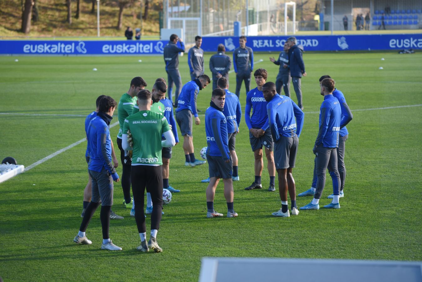 En la típica sesión en el José Luis Orbegozo la Real prepara desde ya el torneo del KO.