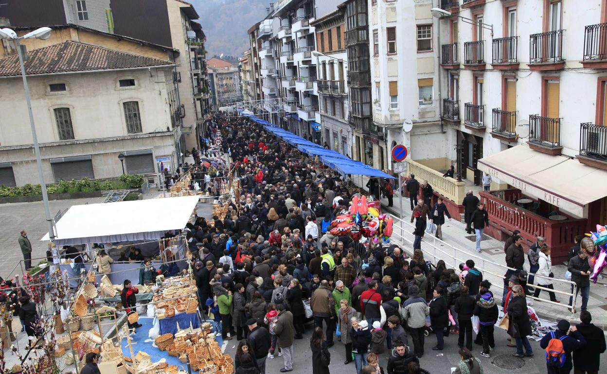 El mercado sale de la Plaza a las diferentes calles de Ordizia. 