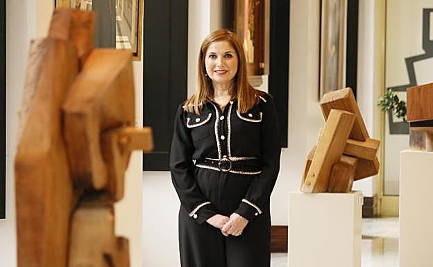 María Jesús San José, ayer, en los pasillos del Parlamento, tras ser aprobada la Ley de Cooperativas de Euskadi.