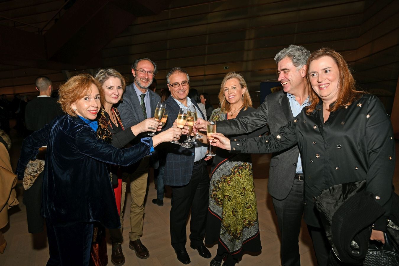 Invitados del mundo de la política, deportistas, comunicadores, patrocinadores y colaboradores posan en el photocall previo al Concierto de Navidad y en el cóctel posterior al evento