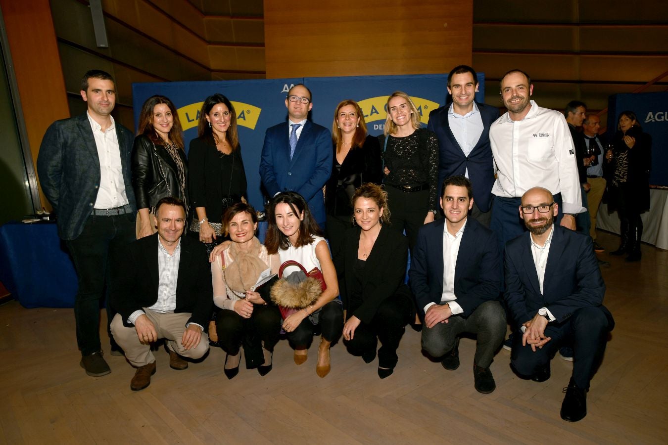 Invitados del mundo de la política, deportistas, comunicadores, patrocinadores y colaboradores posan en el photocall previo al Concierto de Navidad y en el cóctel posterior al evento