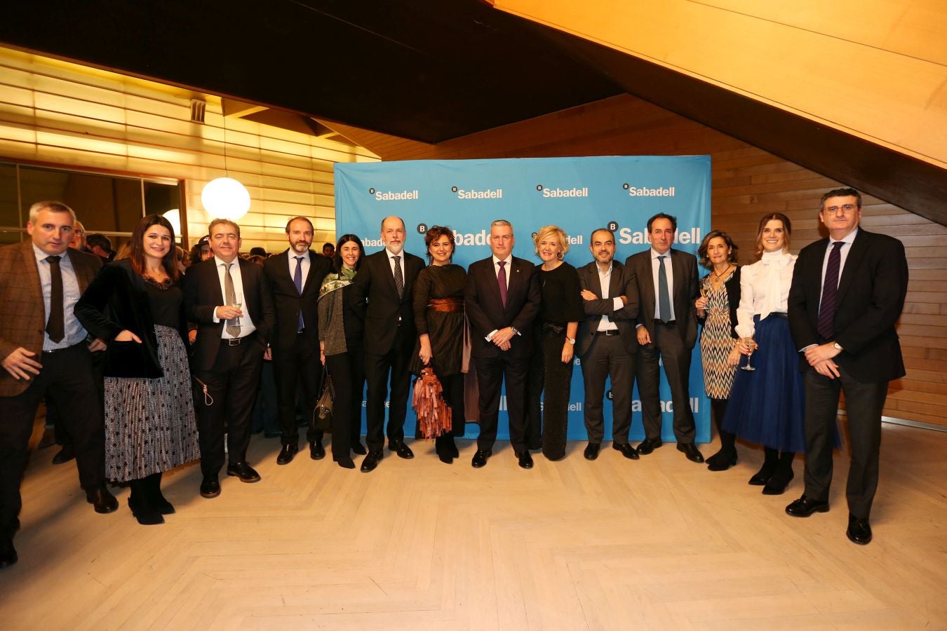 Invitados del mundo de la política, deportistas, comunicadores, patrocinadores y colaboradores posan en el photocall previo al Concierto de Navidad y en el cóctel posterior al evento
