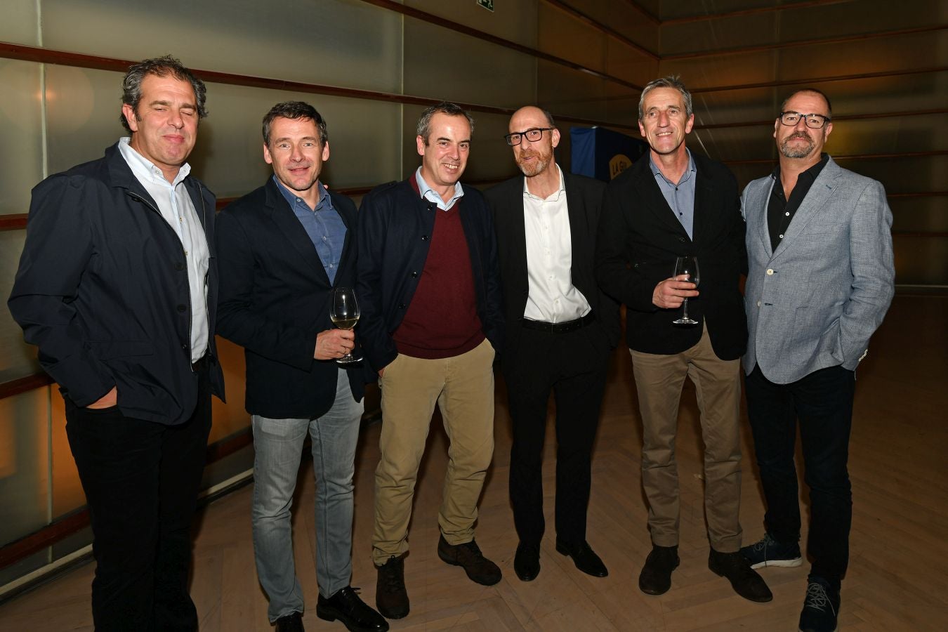 Invitados del mundo de la política, deportistas, comunicadores, patrocinadores y colaboradores posan en el photocall previo al Concierto de Navidad y en el cóctel posterior al evento