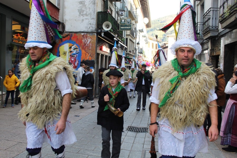 Los talos y las txistorras han tomado las calles de Azpeitia convirtiéndose los protagonistas indiscutibles. 