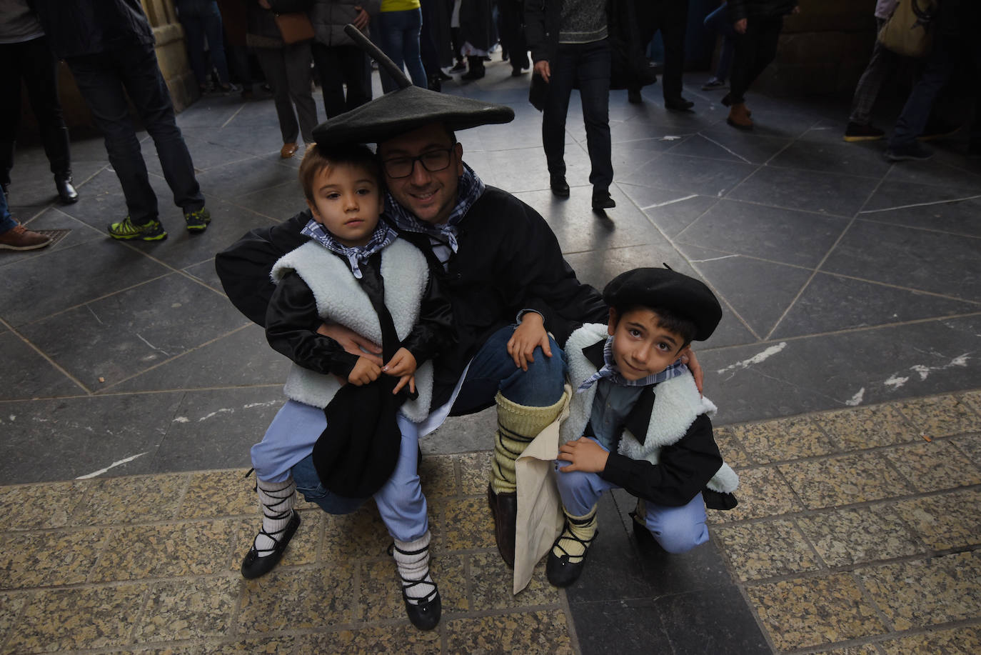 Ambiente festivo en Donostia desde bien temprano. 