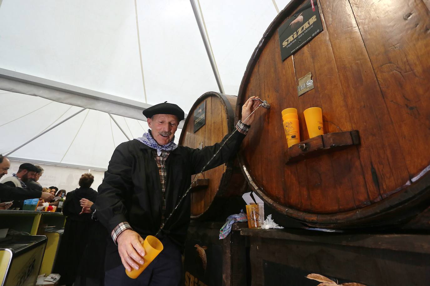 Ambiente festivo en Donostia desde bien temprano. 