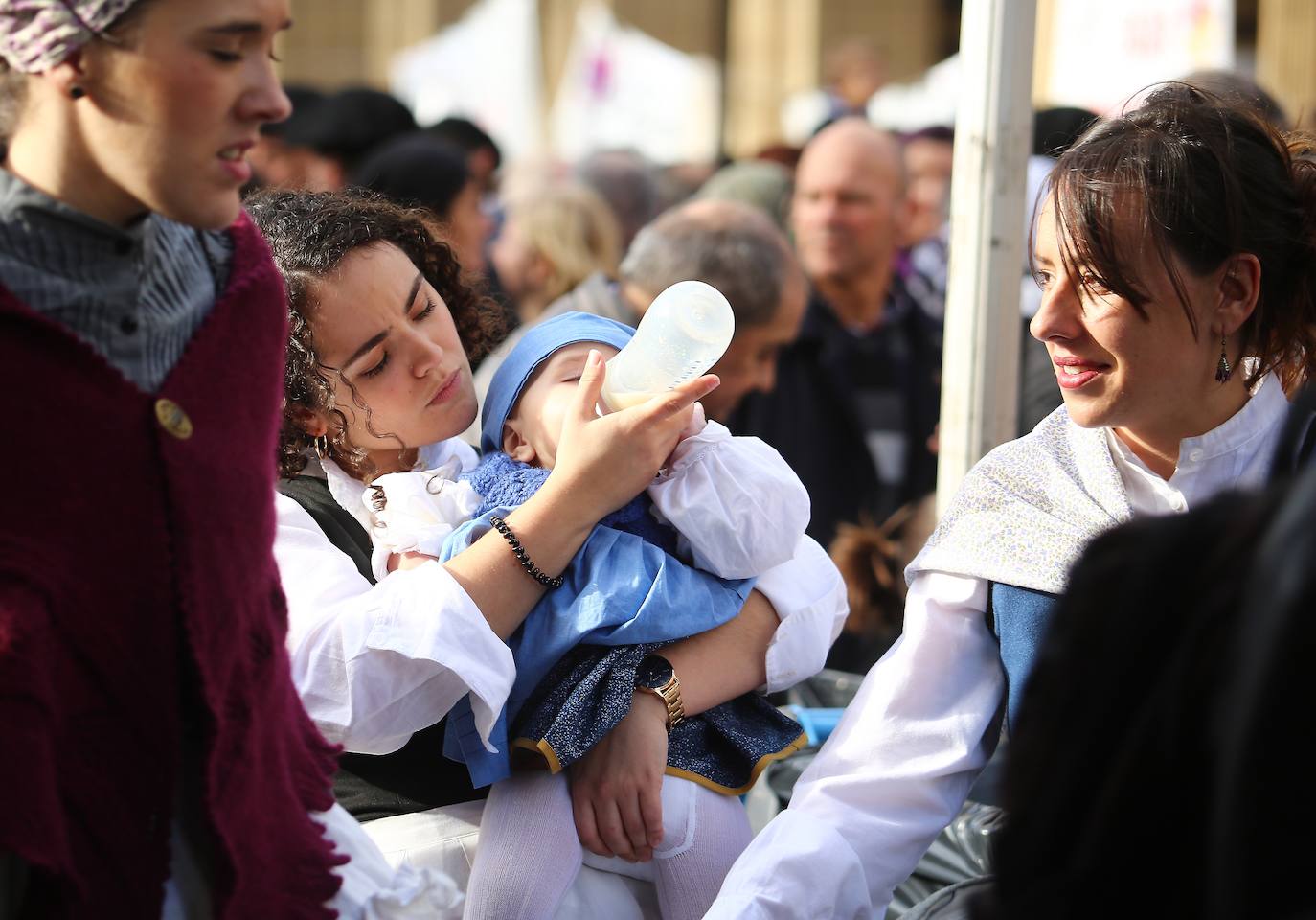 Ambiente festivo en Donostia desde bien temprano. 