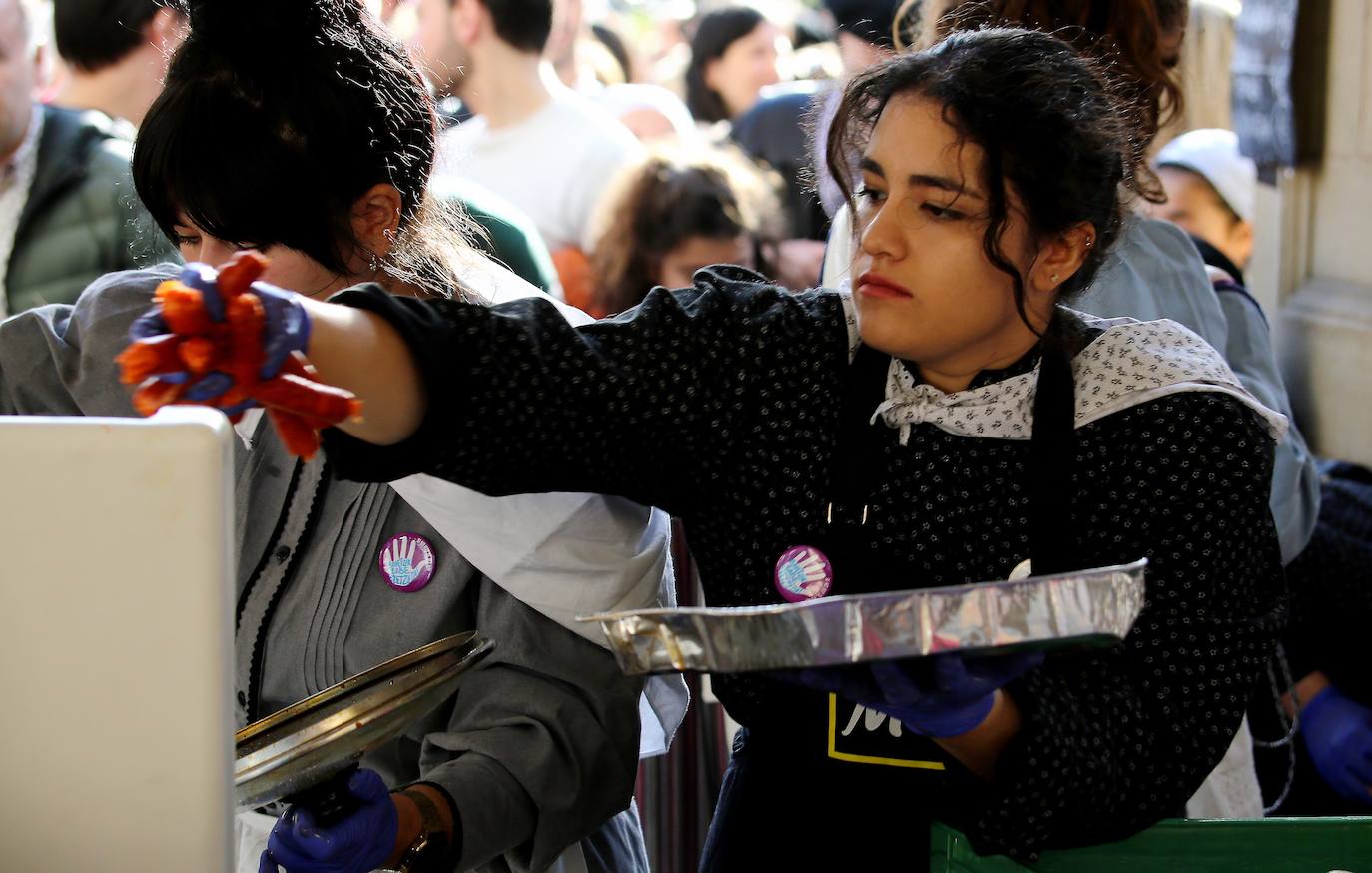 Ambiente festivo en Donostia desde bien temprano. 