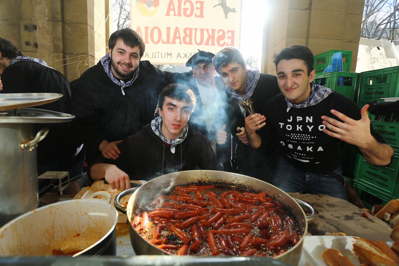 Ambiente festivo en Donostia desde bien temprano. 