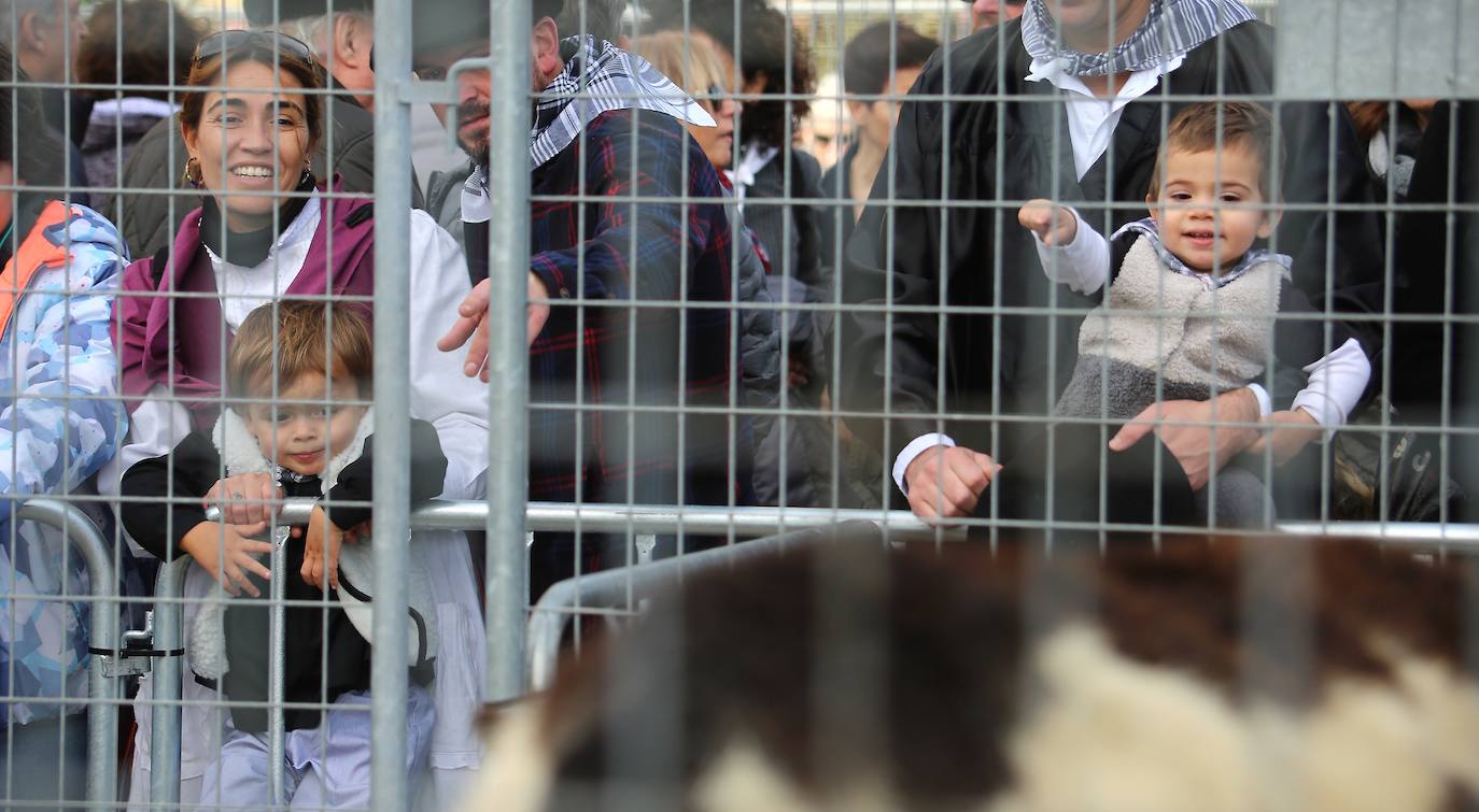 Ambiente festivo en Donostia desde bien temprano. 