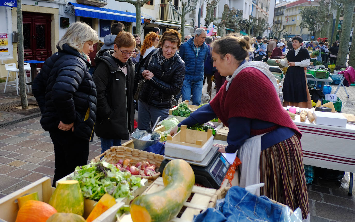 Ambiente festivo en Donostia desde bien temprano. 