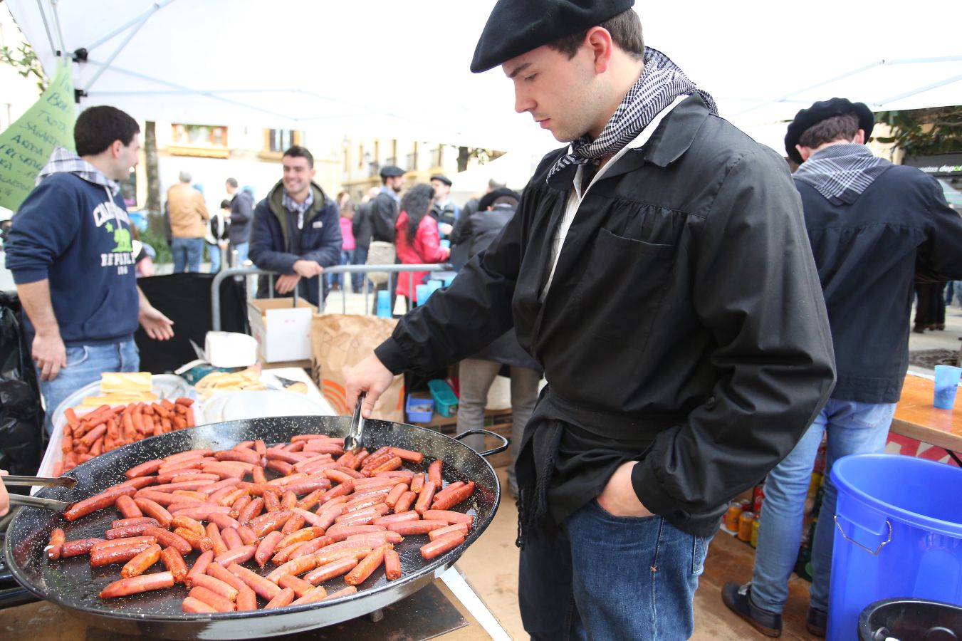 Ambiente festivo en Donostia desde bien temprano. 