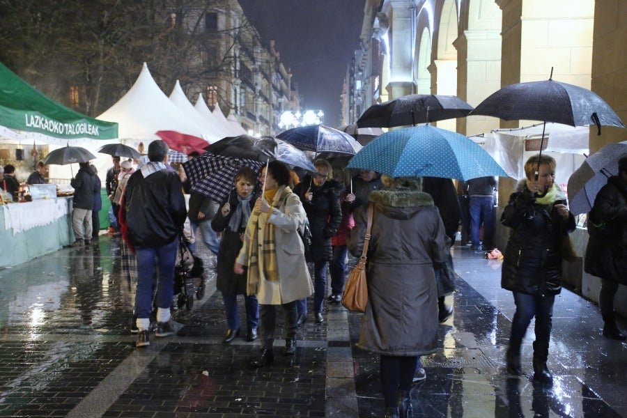 Ambiente festivo en Donostia desde bien temprano. 